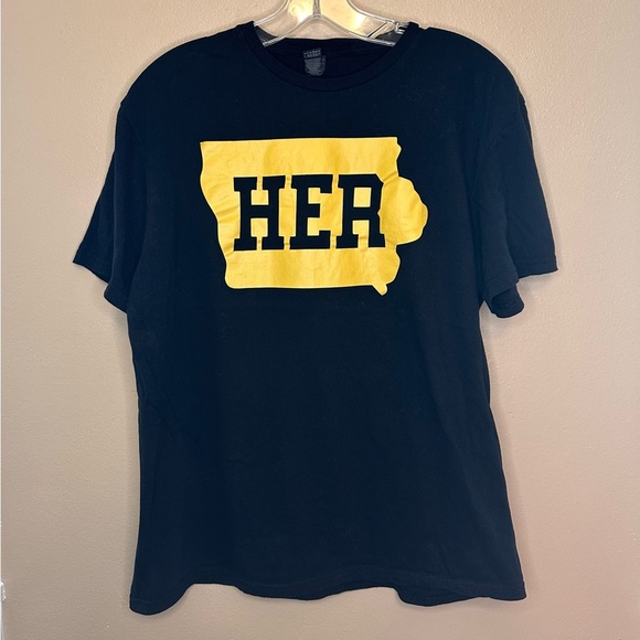 Gildan Black Caitlin Clark Iowa Hawkeyes HER T-Shirt size Large - Picture 1 of 4